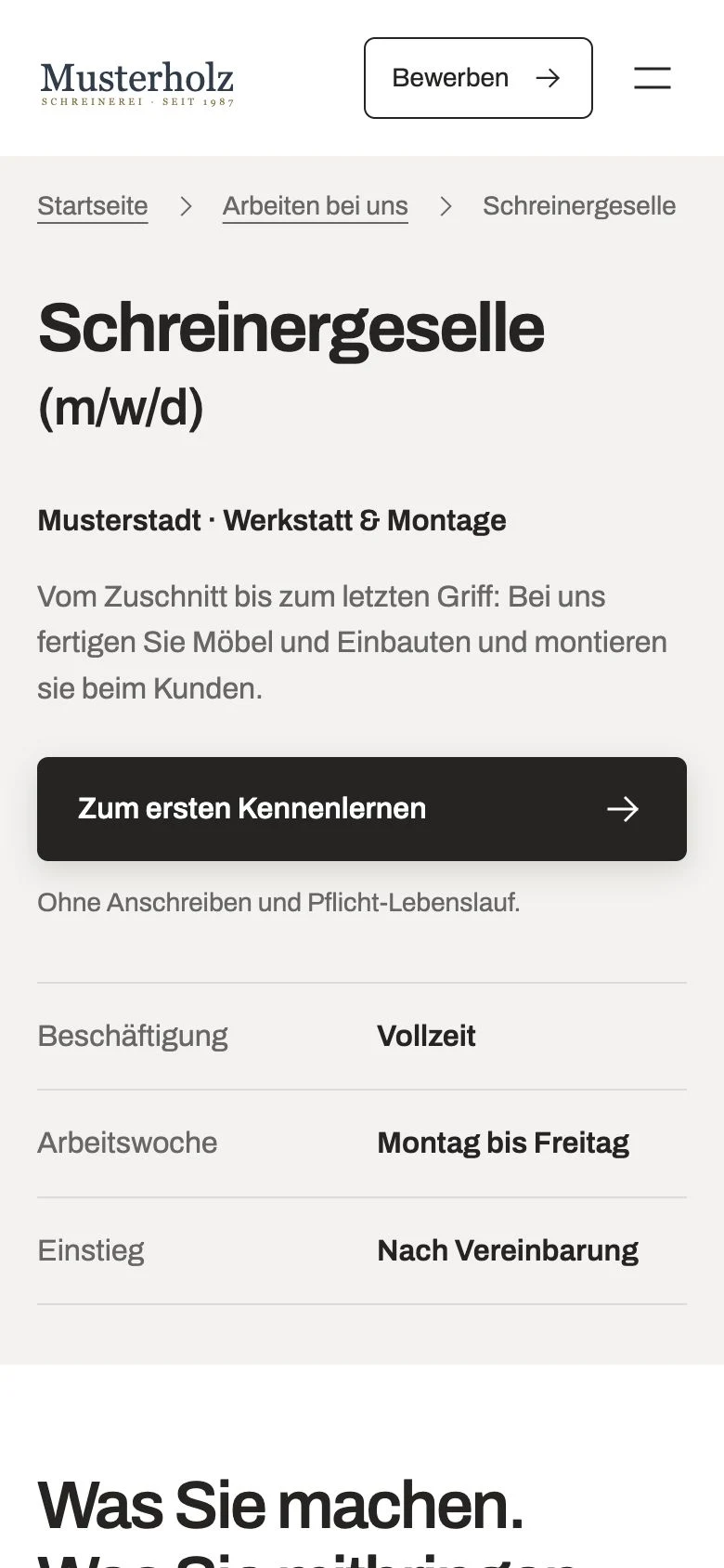 Stellenseite „Schreinergeselle (m/w/d)“ der Website der fiktiven Schreinerei Musterholz: Eckdaten und Knopf „Zum ersten Kennenlernen“.