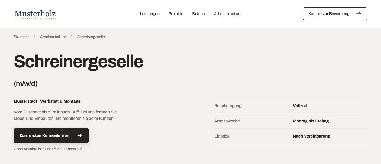 Stellenseite „Schreinergeselle (m/w/d)“ der Website der fiktiven Schreinerei Musterholz: Eckdaten und Knopf „Zum ersten Kennenlernen“.